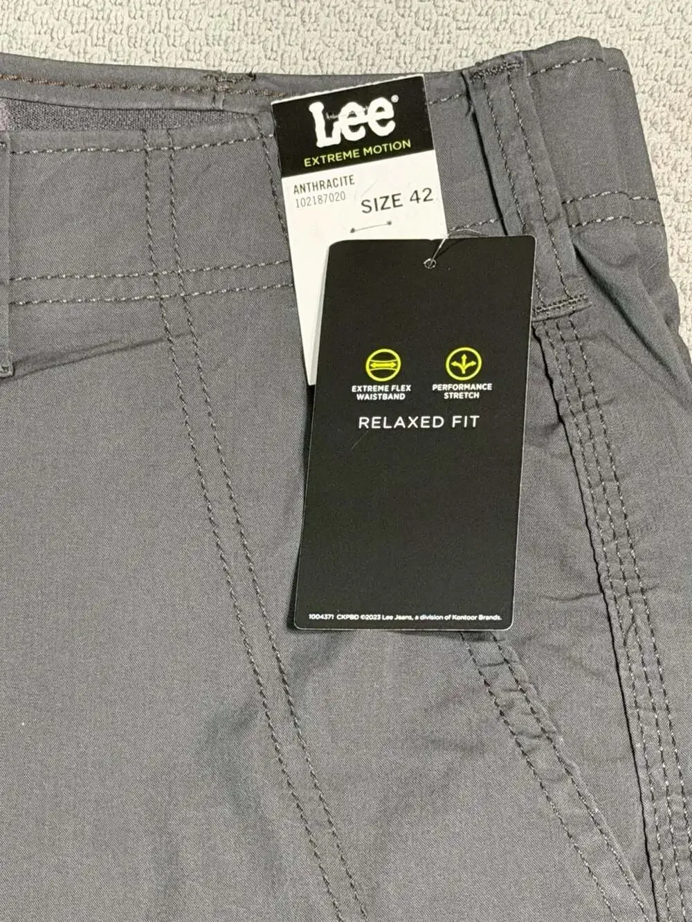 Lee Men's Extreme Motion Cargo Shorts in Anthracite, Size 42